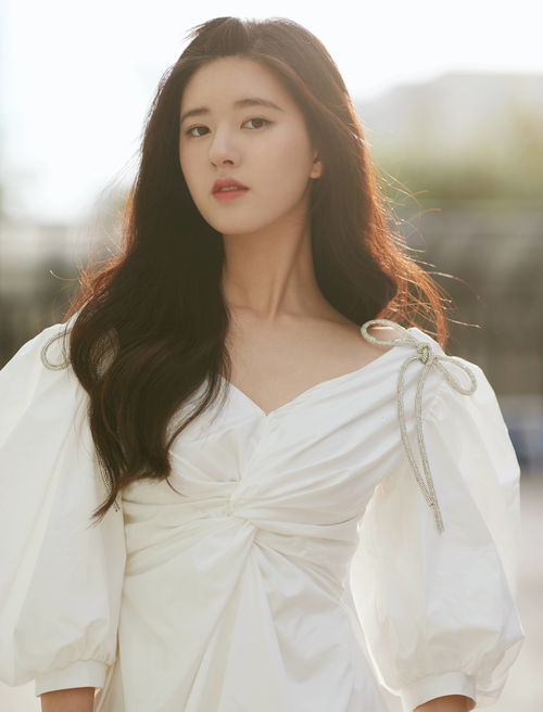 赵露思白色冰丝抹胸裙 (赵露思吊带裙)