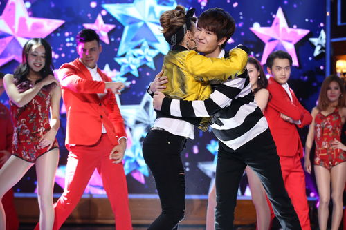 关晓彤王一博跳舞集锦 (王一博舞蹈关晓彤)