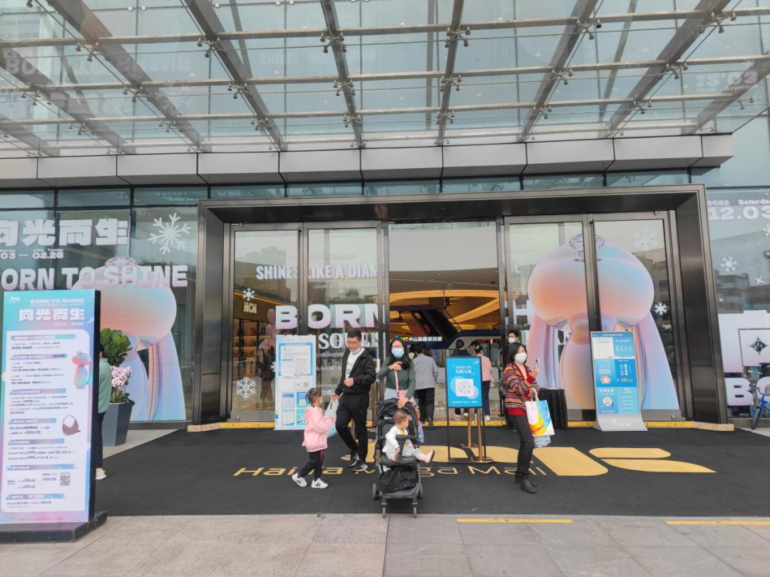 实探深圳绿码通行首日:商场、小区不看核酸了,部分检测点关闭,药店连花清瘟被抢空