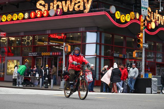 美媒:要求公司每天进步1%,美国“外卖大亨”还在亲自配送