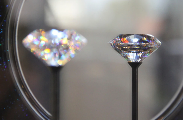 3万一克拉人造钻石,在中国跌到270元,美媒:中国破坏了秩序