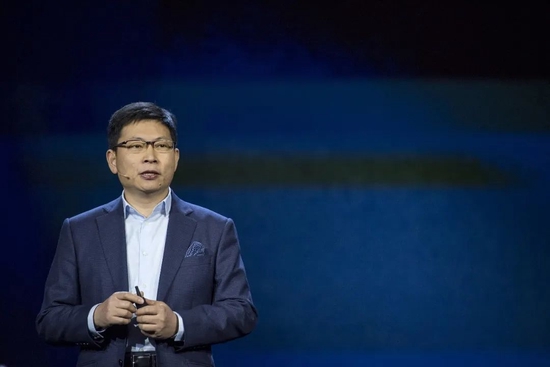 华为,‘卷’入汽车业