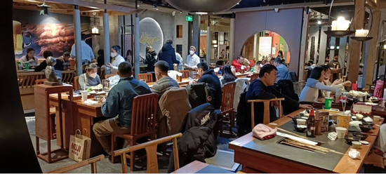 北京多地放开堂食!海底捞:预计未来2周餐饮消费持续回暖 呷哺呷哺:正在强势恢复