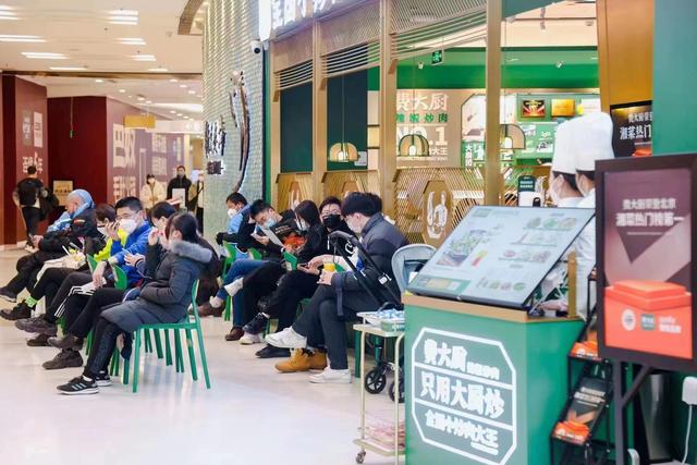 北京多家餐馆再现排队等位,业内预计元旦客流将持续回升