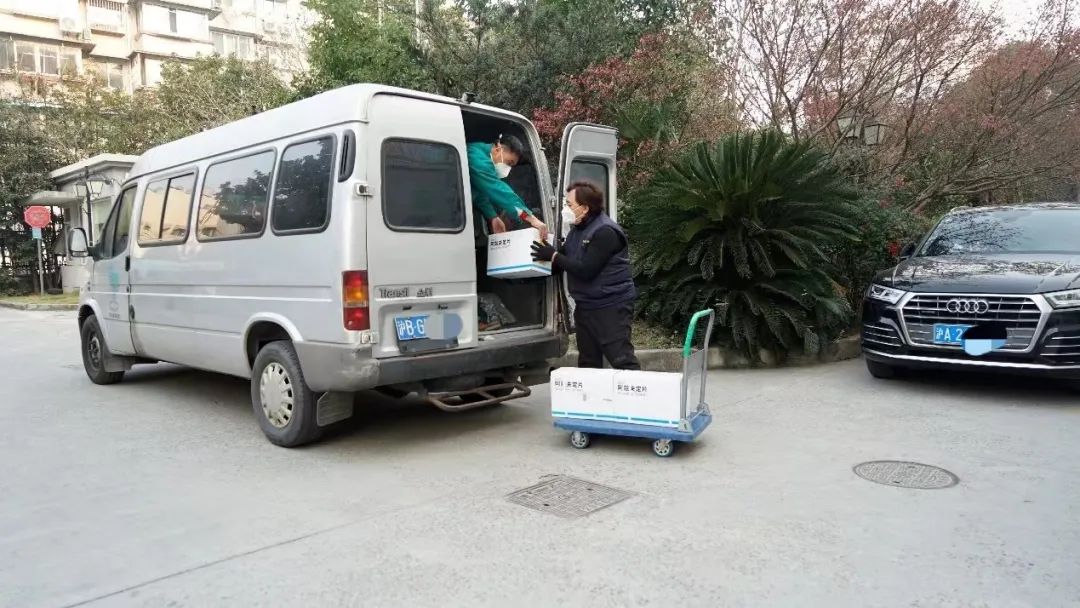 Paxlovid、阿兹夫定都已送到上海社区医院!哪些人能购买?社卫中心主任:要满足三个条件才能开药