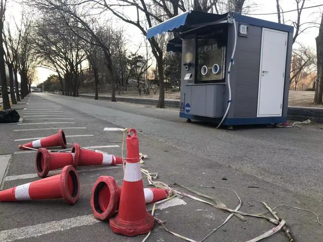 街头的这些核酸采样亭,怎么办?