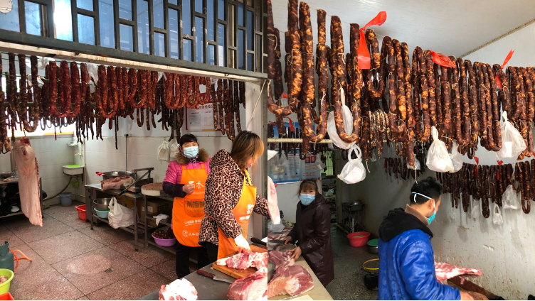 官方救市来了?旺季猪价近乎“腰斩”供需博弈下压力仍存