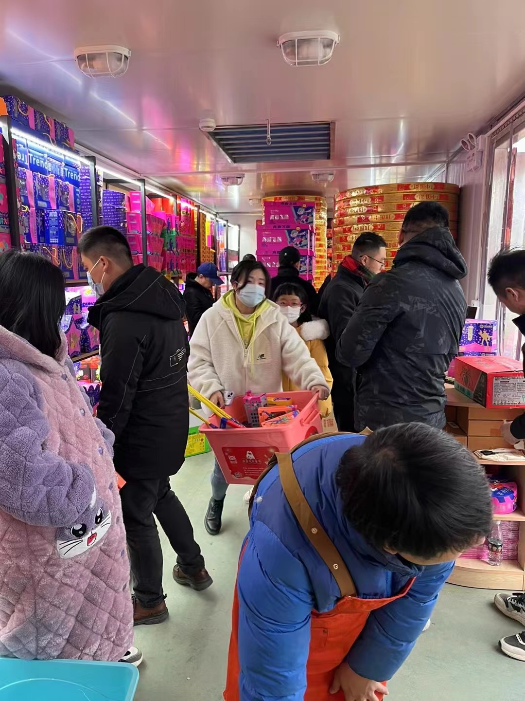 新春万象录|新烟花、特别红:厂家感叹“仓库被搬空”