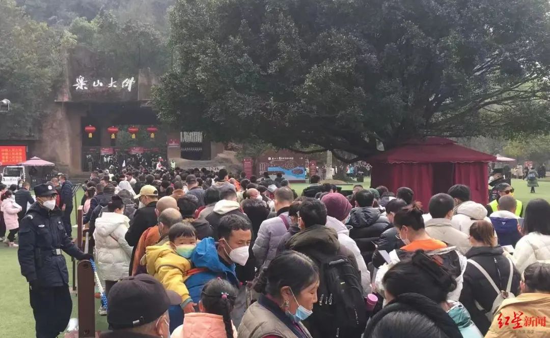 一5A级景区发话:购物不满意,1个月内可全退!全国多地景区已达上限,限流!这里近4万人涌入,导航