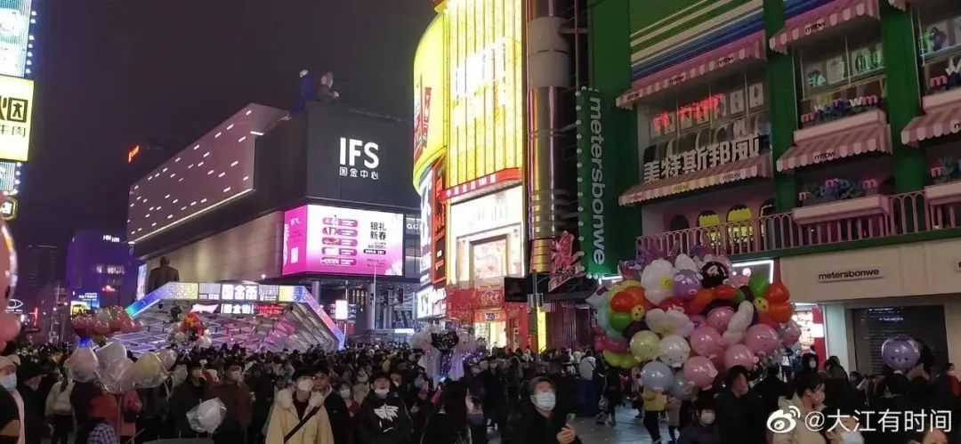 一5A级景区发话:购物不满意,1个月内可全退!全国多地景区已达上限,限流!这里近4万人涌入,导航