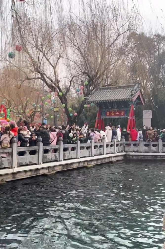 一5A级景区发话:购物不满意,1个月内可全退!全国多地景区已达上限,限流!这里近4万人涌入,导航