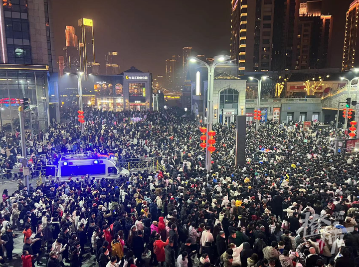 一5A级景区发话:购物不满意,1个月内可全退!全国多地景区已达上限,限流!这里近4万人涌入,导航