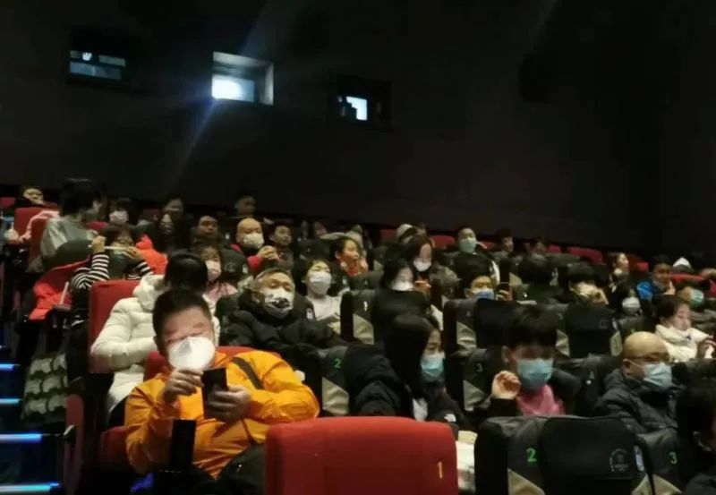 “最强春节档”回归！《流浪地球2》《满江红》较劲，票房突破36亿元