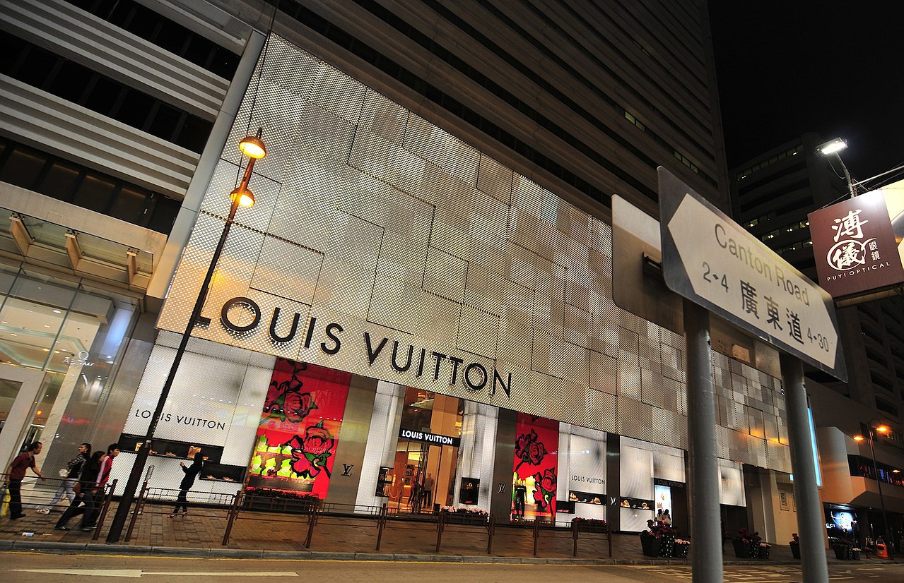 春节奢侈品消费冰火两重天:广州太古汇人潮汹涌,香港广东道未现昔日盛况