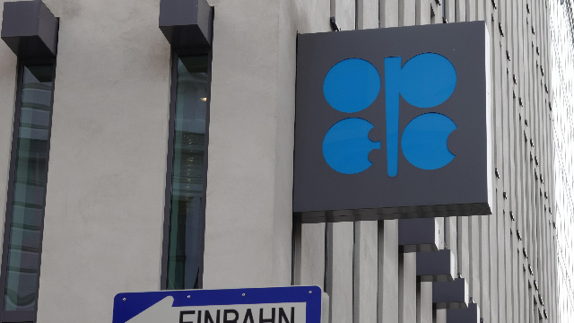 原油价格连续下挫,机构预测今年油价再破100美元