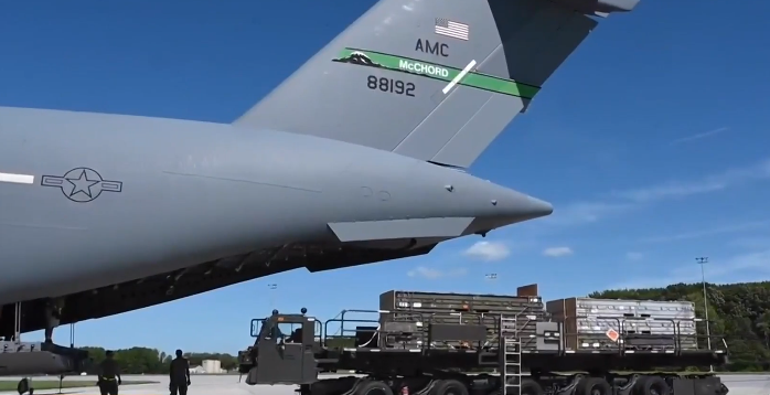 40万美元导弹打12美元气球?美国这是……