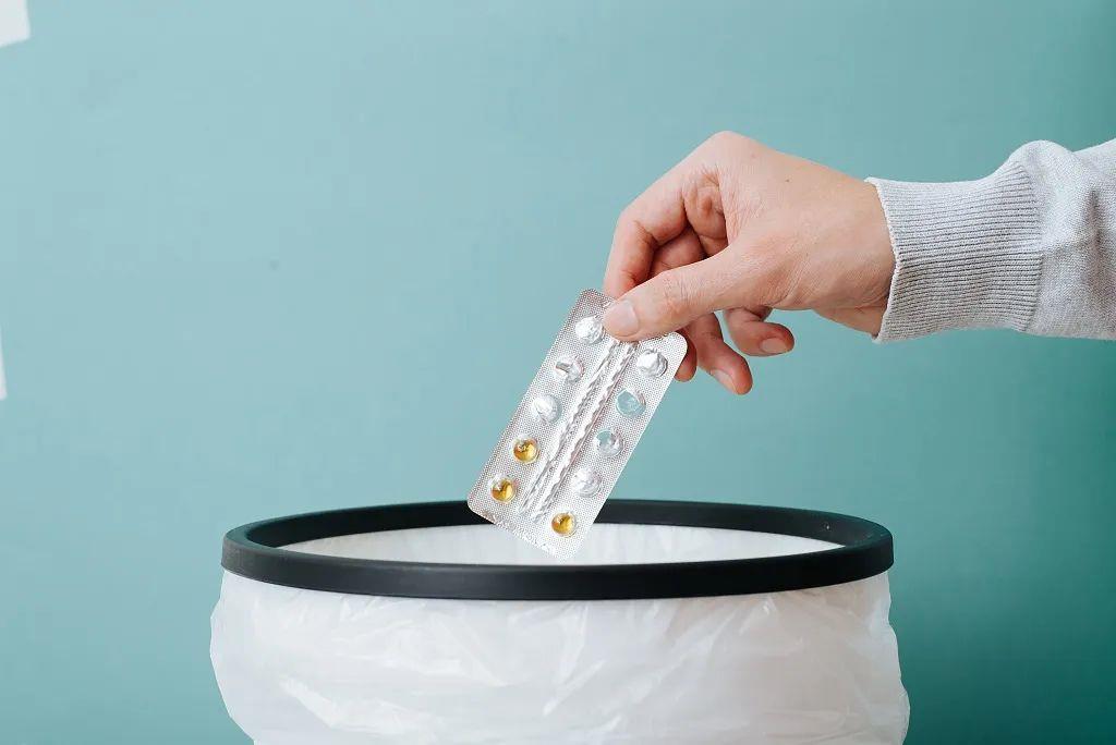 未拆封退烧药被大量丢弃!家里囤的剩余药、过期药该如何处理?