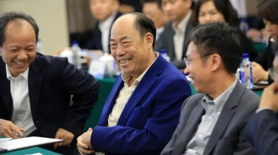成败杨国强：为了退休这一天，杨国强足足准备了10年