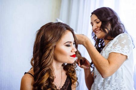 女人四门齐下是意思 女人四门齐下是意思吗 女人四门齐下是意思 女人四门齐下是意思吗